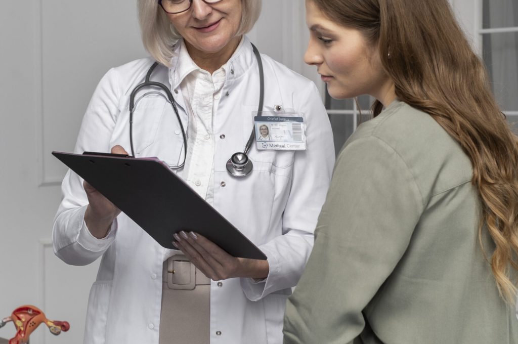medium-shot-doctor-talking-patient